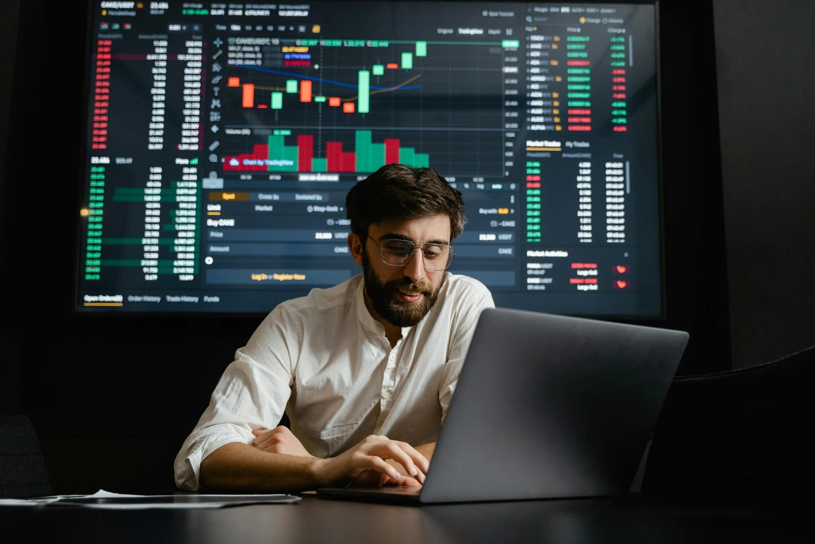 Crypto Outperforms Nasdaq as BTC Becomes U.S. ‘Isolation Hedge’ Amid $5T Equities Carnage